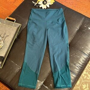 Old Navy Active wear leggings - size small